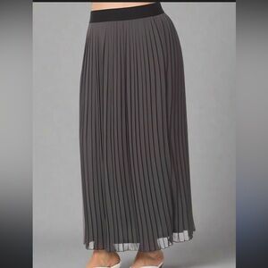 Zenana Outfitters Charcoal Pleated Maxi Skirt